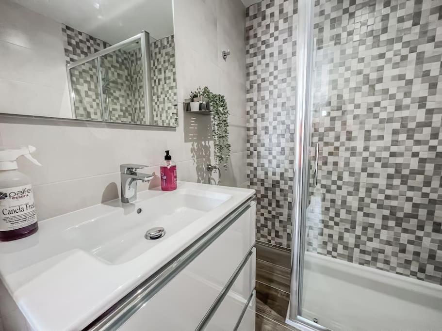 Modern 2 Bed Apartment With Pool In Frigiliana Bagian luar foto